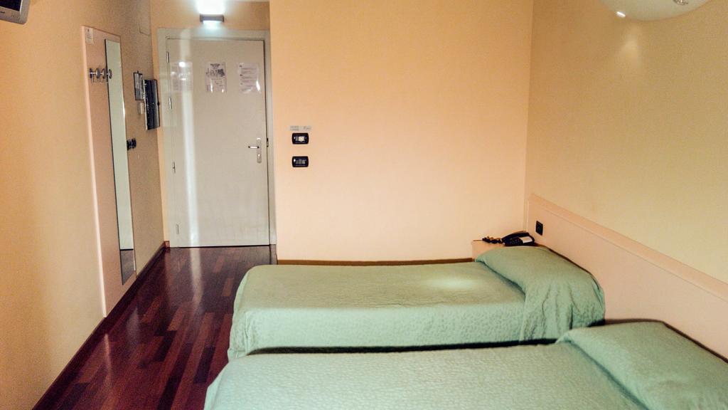 Caprice Hotel Avigliana Quarto foto